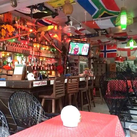 Vech Guesthouse Patong Екстериор снимка