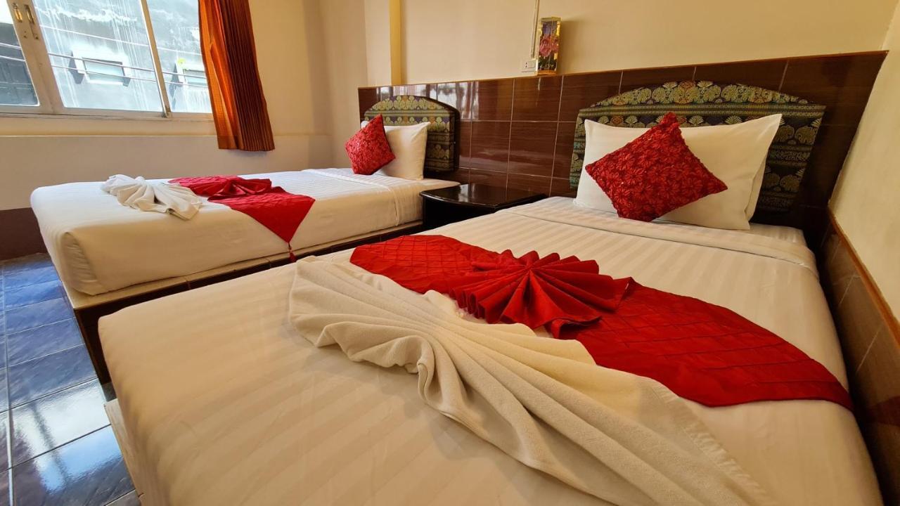 Vech Guesthouse Patong Екстериор снимка