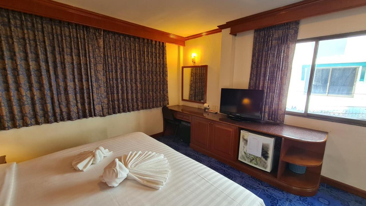 Vech Guesthouse Patong Екстериор снимка