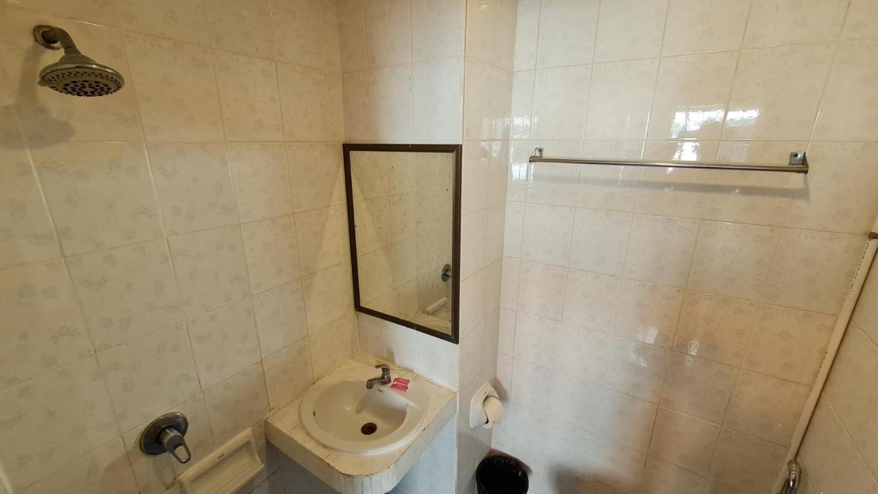 Vech Guesthouse Patong Екстериор снимка