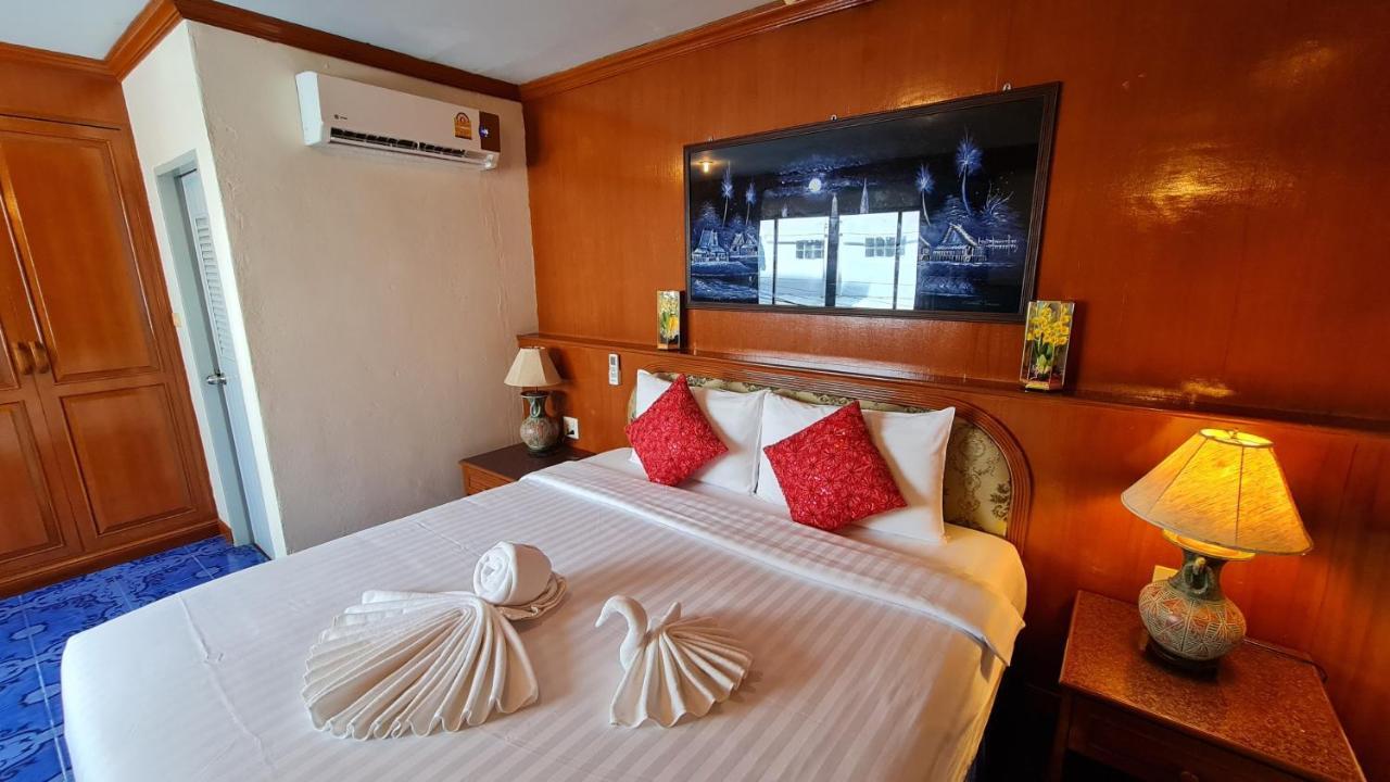 Vech Guesthouse Patong Екстериор снимка