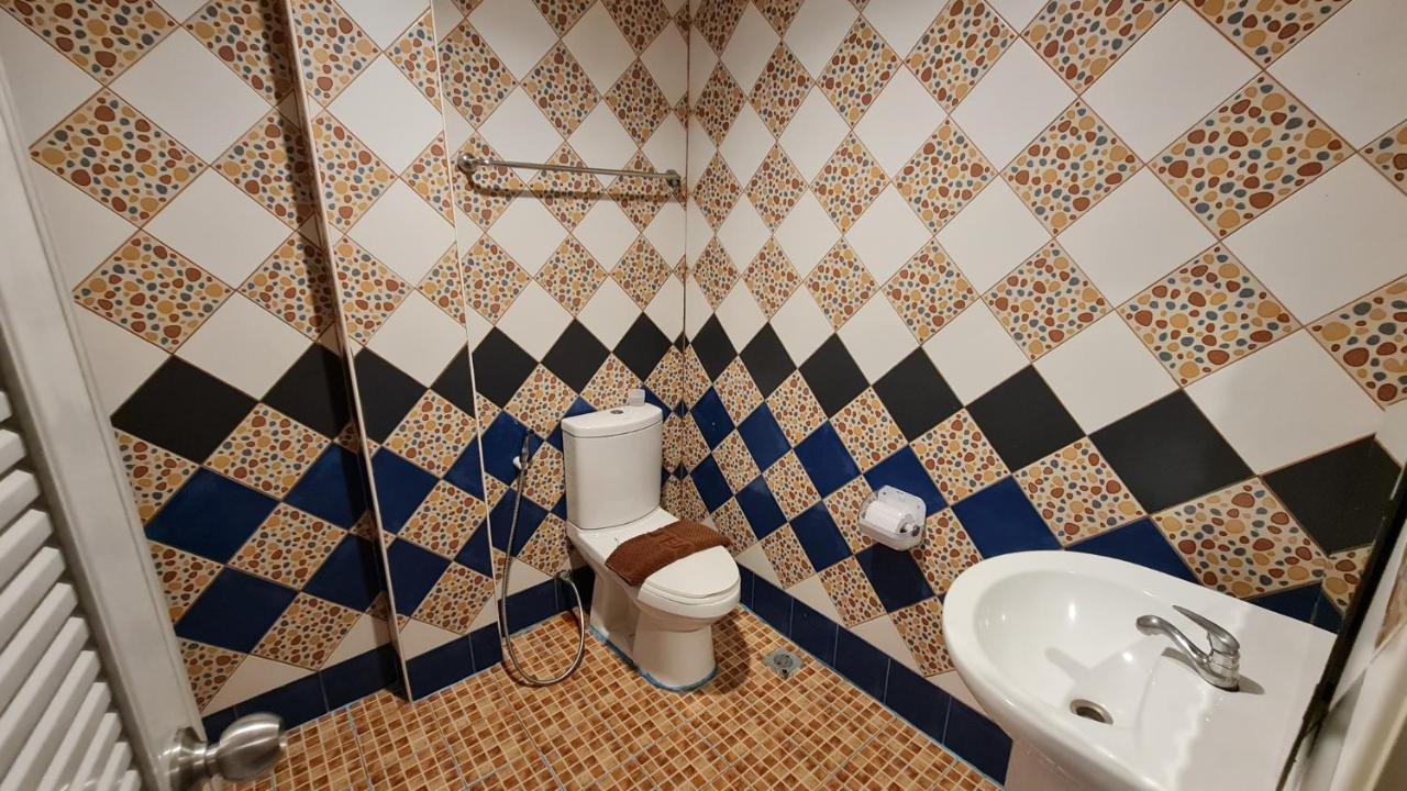 Vech Guesthouse Patong Екстериор снимка