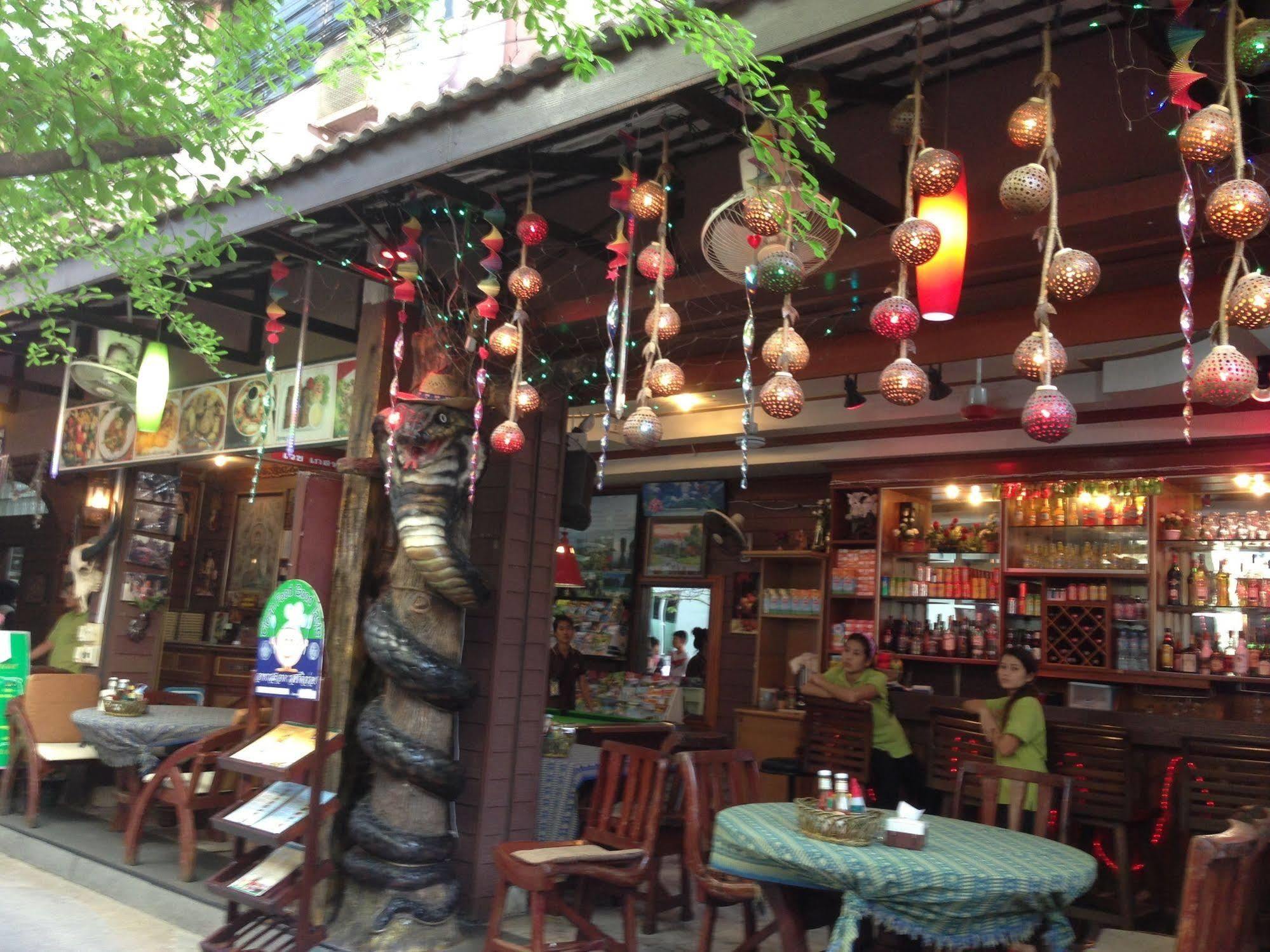 Vech Guesthouse Patong Екстериор снимка