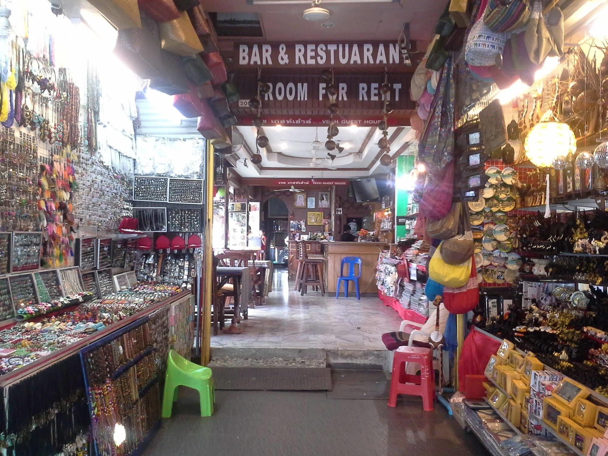 Vech Guesthouse Patong Екстериор снимка